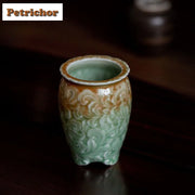 vase céramique vert clair motifs floraux sculptés cache pot décoratif intérieur rusticité artística