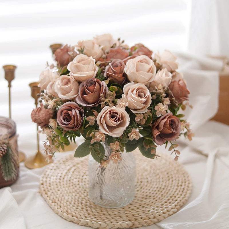 bouquet artificiel roses feuilles verte fleurs blanche vase transparent classique romantiqueintérieurDecoration