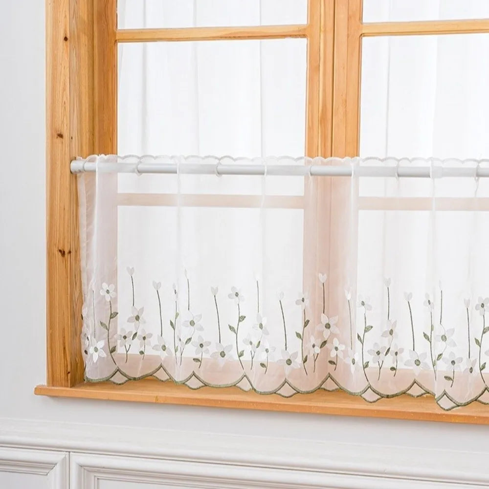 rideau blanc dentelle fleurs brodées transparent romantique décoration intérieure floral