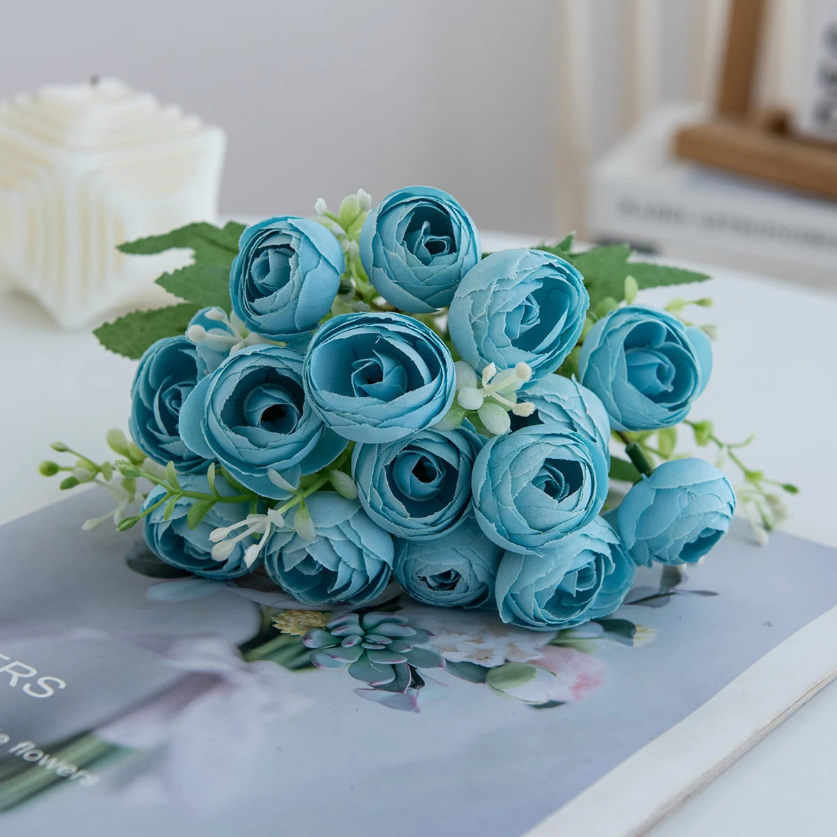 bouquet fleurs artificielles roses simples modernes blanc rose orange violet jaune bleu intérieur mariage