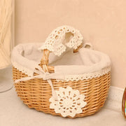 panier osier tressé tissu intérieur dentelle motifs fleurs anse rustique bohème decoration chambre salon