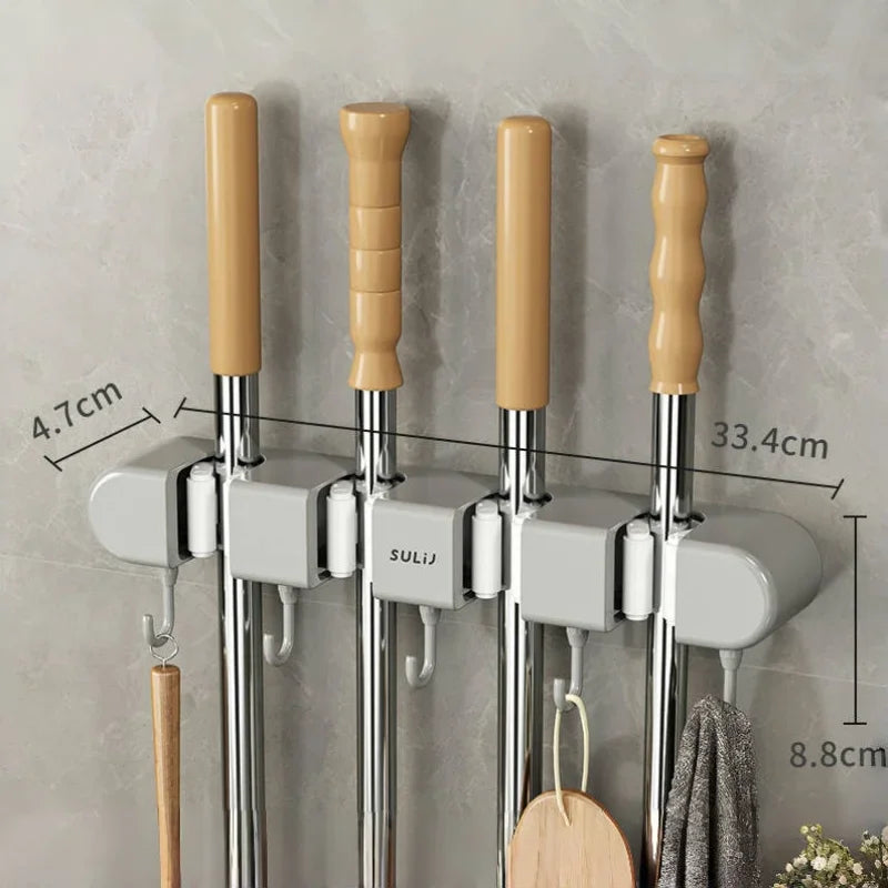 organisateur mural gris outils nettoyage crochets serpillères balais minimaliste autoadhésif
