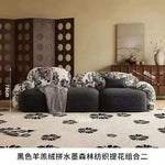 canapé moderne noir blanc fleurs motifs abstraits coussins plateau bois minimaliste italien scandinave