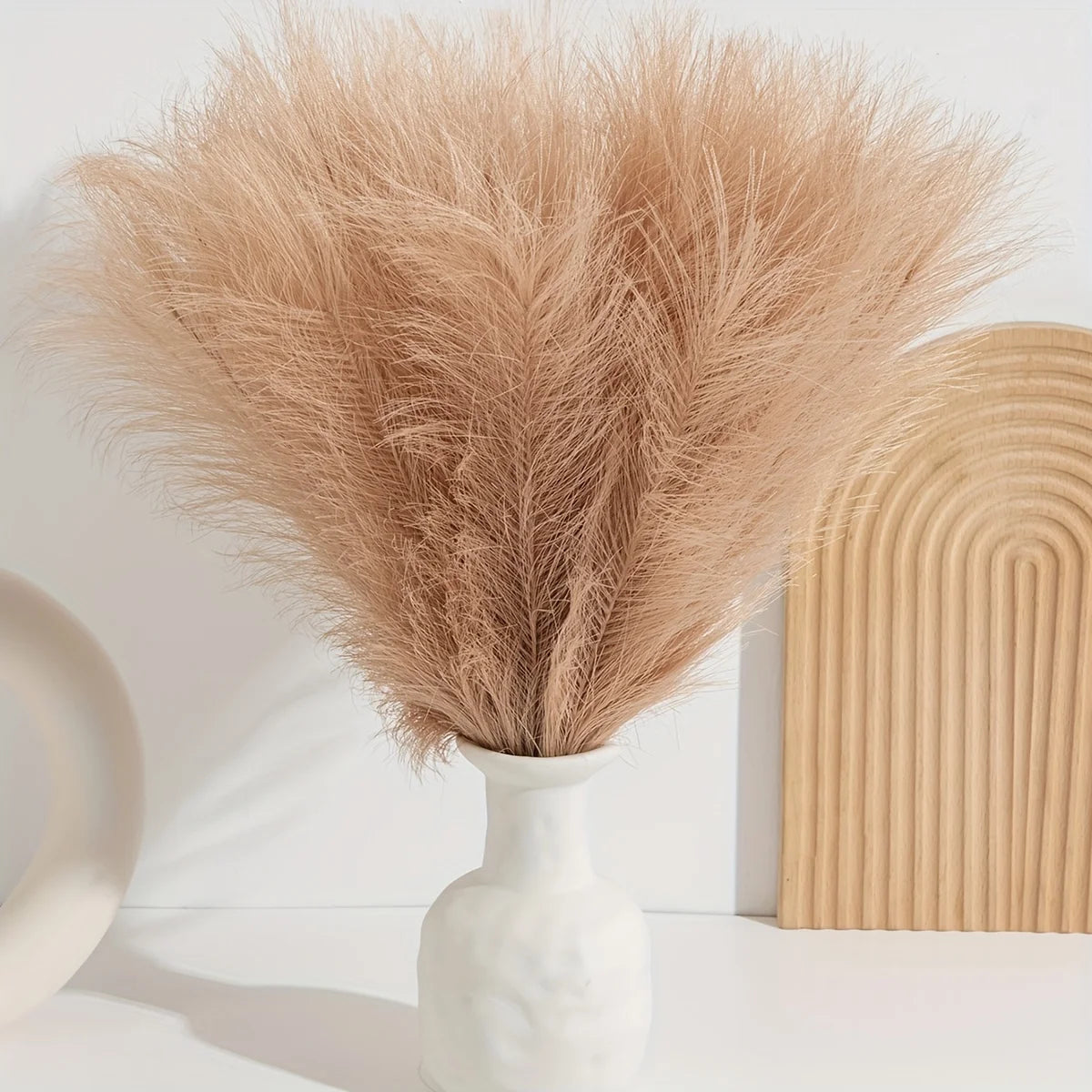 plumes artificielles blanches modernes décoration extérieure mariage fêtes prénuptiale bouquet table