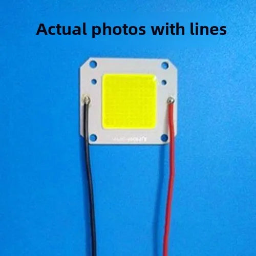 source lumineuse led 50w blanc grille diodes câbles noirs rouges moderne 46x40mm