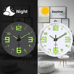 horloge murale moderne chiffres vert fluorescent fond noir blanc