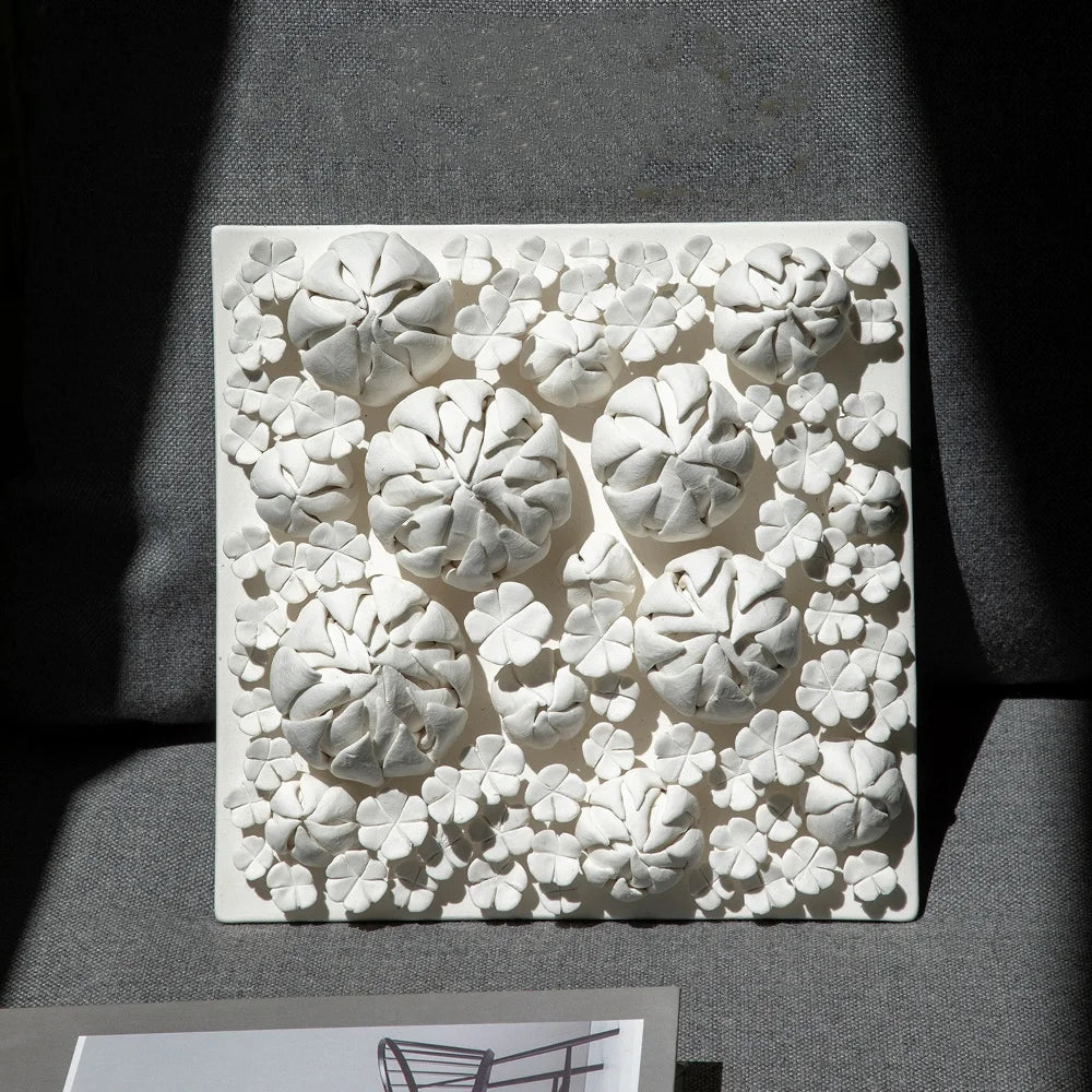 tableau mural moderne fleurs feuilles sculptées blanc occasionnel décoration intérieure artisanal relief porcelaine