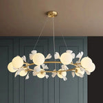 suspension lumineuse or contemporaine boules lumineuses opalescentes fleurs décoratives chambre coucher salon