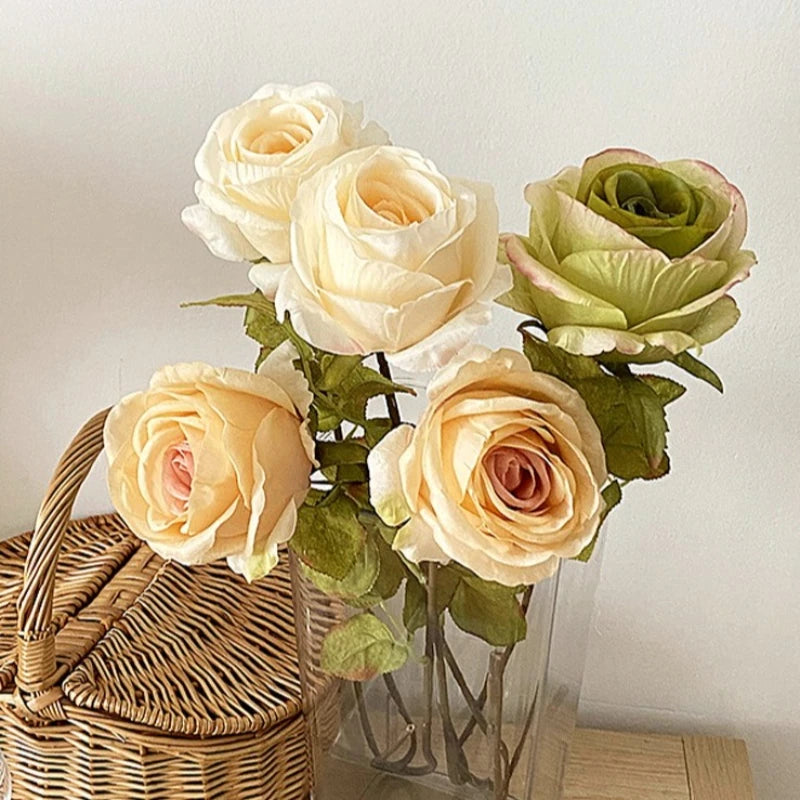 bouquet roses artificielles classique mariage intérieur blanc crème rose pale verte