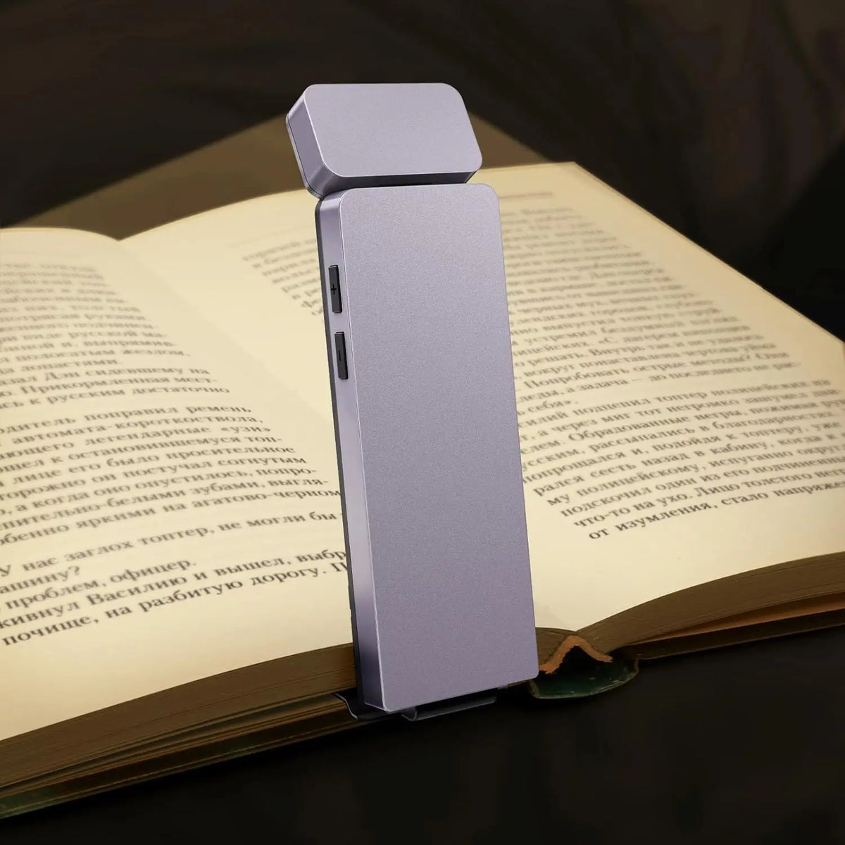 lampe lecture portable rechargeable clip led moderne compact gris métallique mat