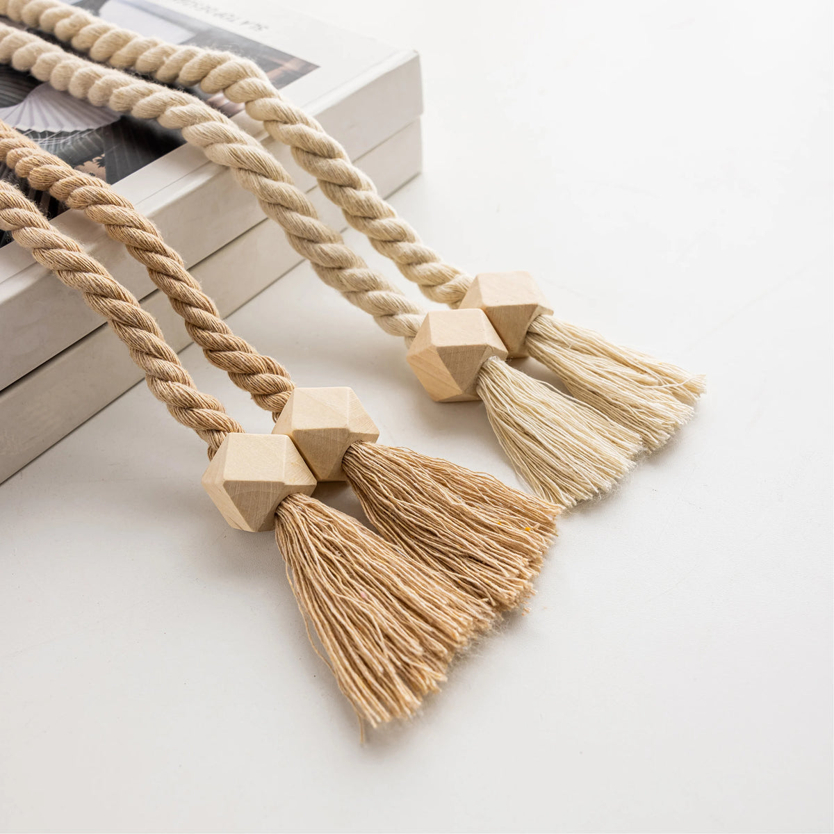 rideau polonais moderne ruban fenêtre tissé corde pompons bois beige clair 70cm