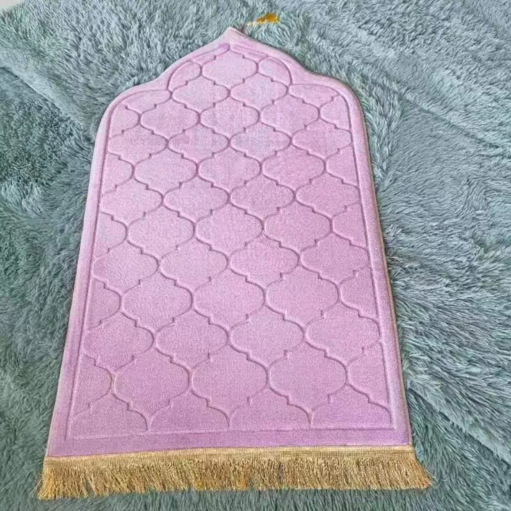 tapis géométrique moderne élégant vert clair bleu marine rouge rose gris clair franges dorées