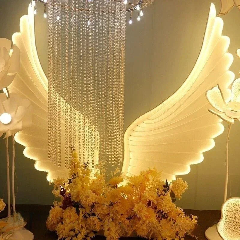 décoration mariage ailes lumineuses blanc nervures modernes pieds métal