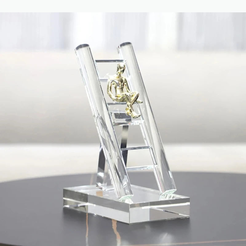 support smartphone transparent moderne figurine dorée minimaliste chambre