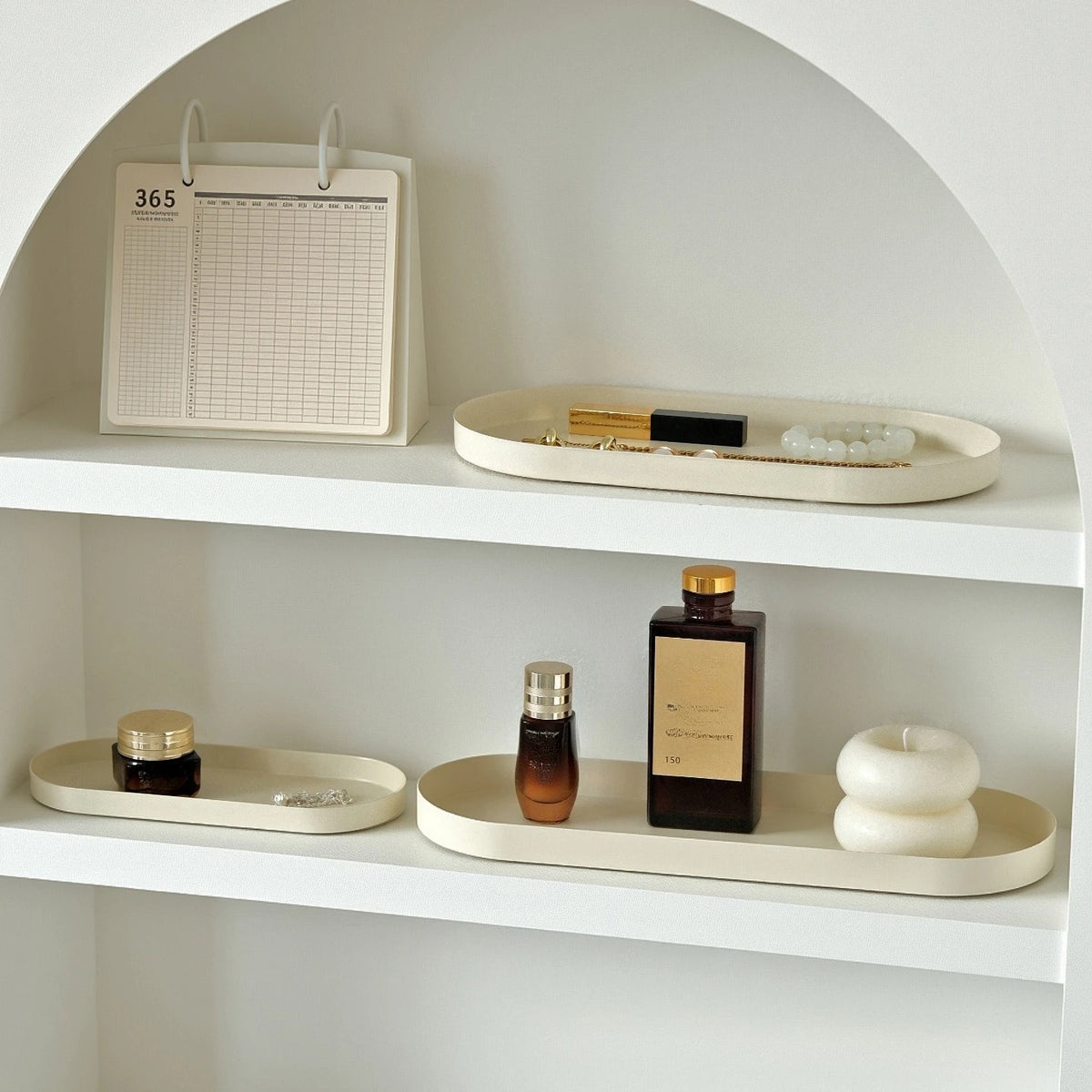 plateau ovale moderne noir mat bijoux parfum flacon lotion bougie calendrier decoration