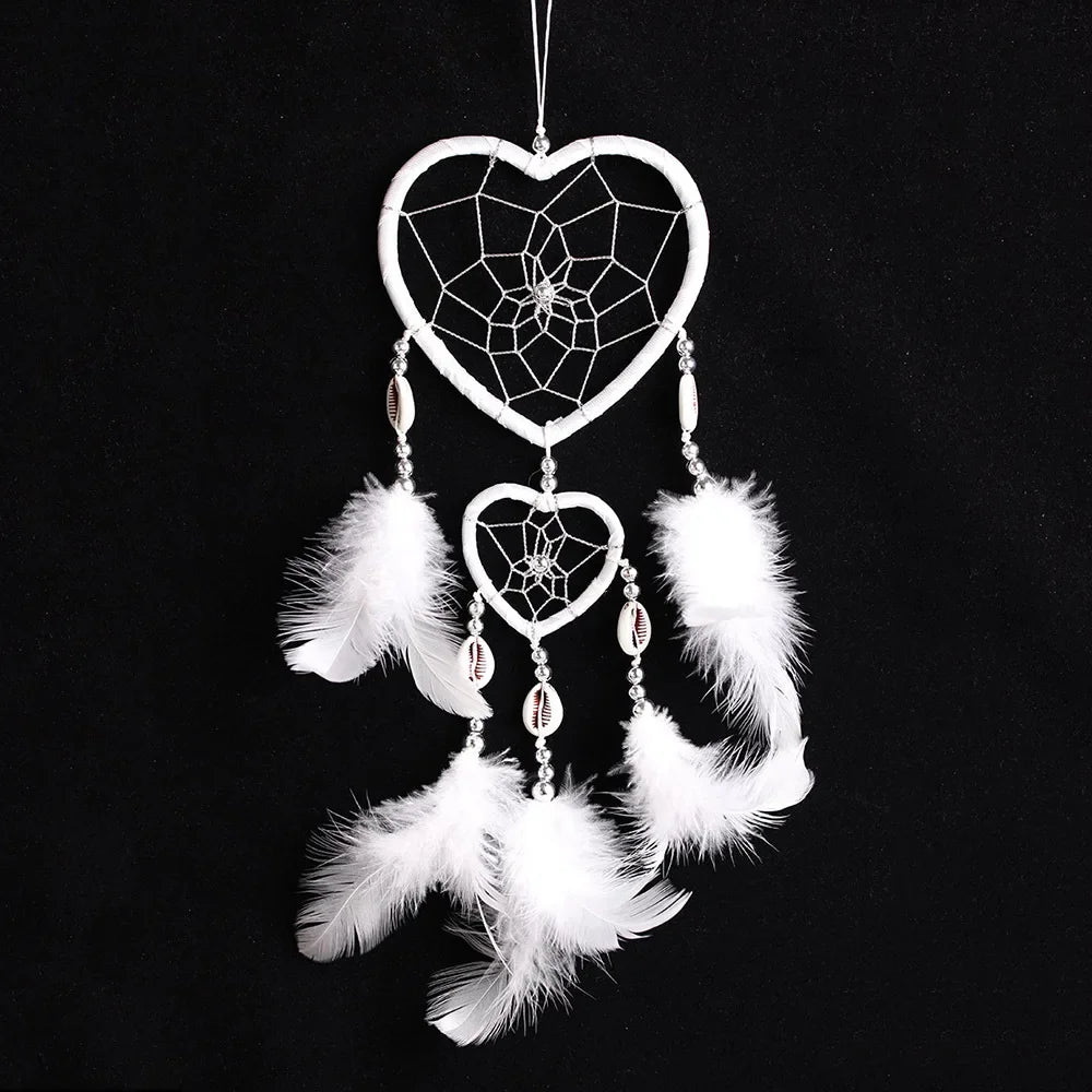 décoration murale attrape rêves plumes coquillages boho chic coeurs bleu rose violet