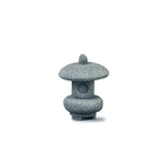 décoration table zen pierre miniature lanterne japonaise arbre branches mousse rocher gris vert traditionnelle