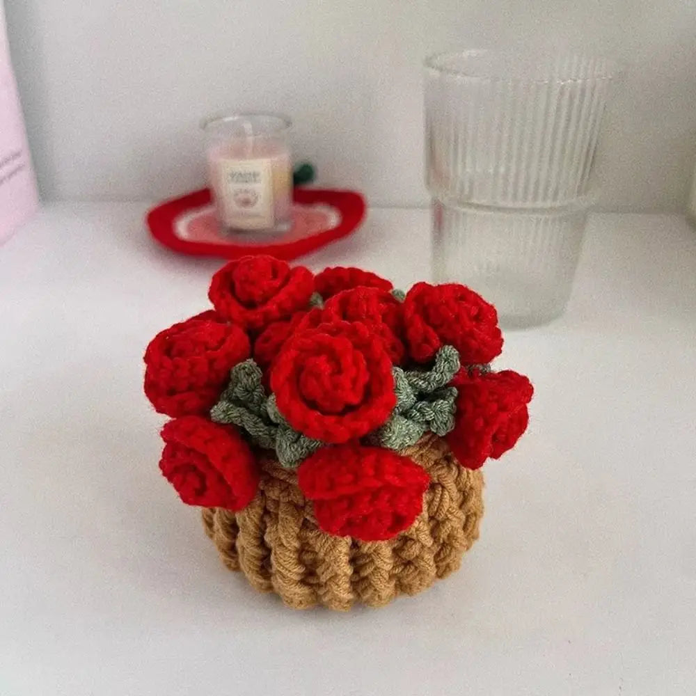 panier fleurs crocheté coussin table roses artisanal rouge vert blanc