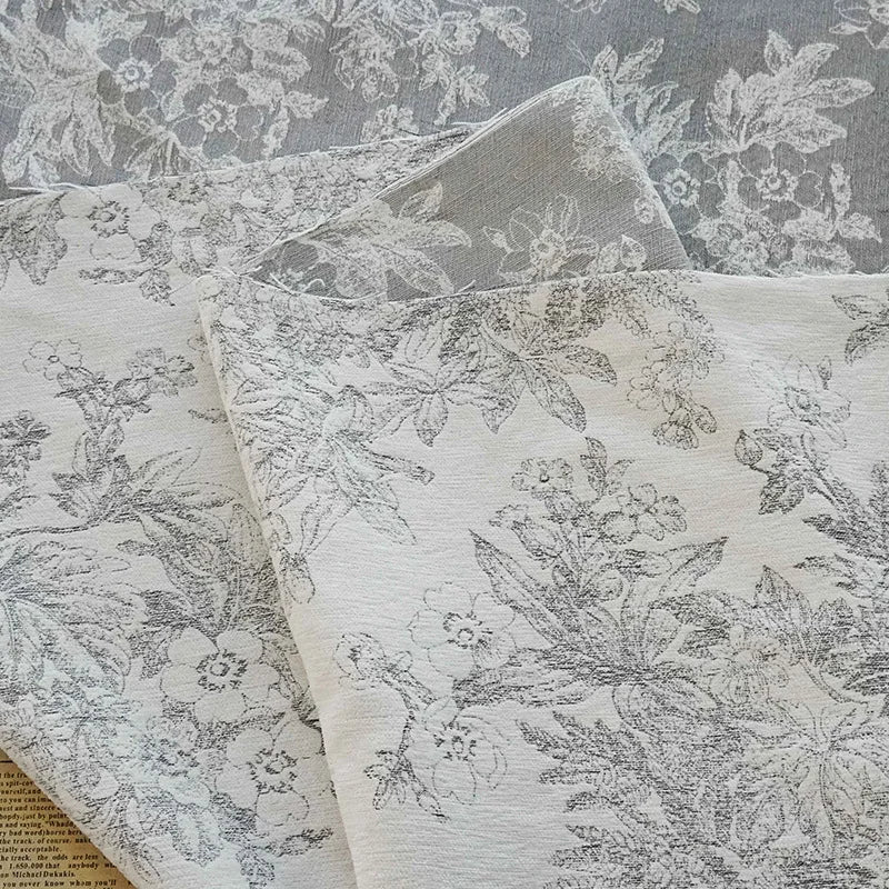 tissu polyester fleurs feuilles imprimé blanc gris classique vintage 150cm
