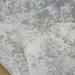 tissu polyester fleurs feuilles imprimé blanc gris classique vintage 150cm