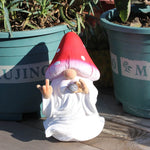 statue gnome jardin fée doigt milieu champignon résine couleurs vives décoration extérieure patio lawn