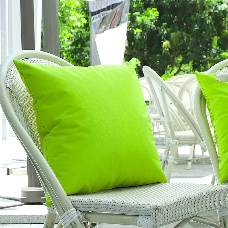 coussin carré imperméable extérieur motif relax texte blanc décoration jardin piscine fauteuil salon moderne