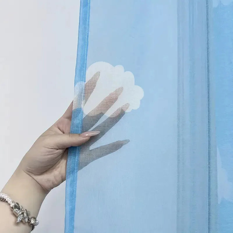 rideau moderne nuages blancs imprimés bleu clair translucide chambre enfant fenêtre française