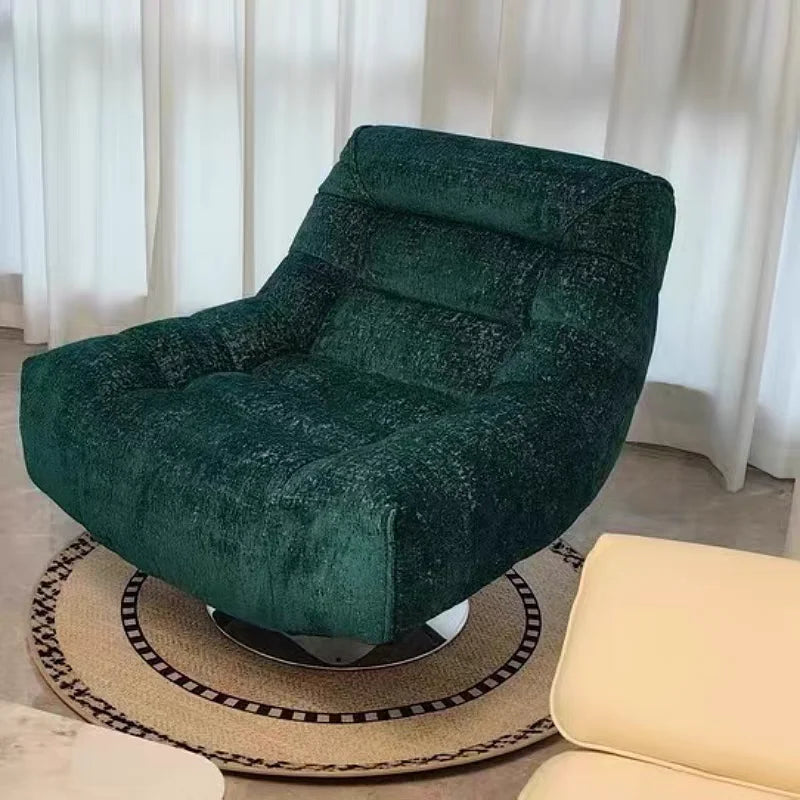 fauteuil pivotant moderne rose velours côtelé intérieur coussin décoratif livres vase fleurs