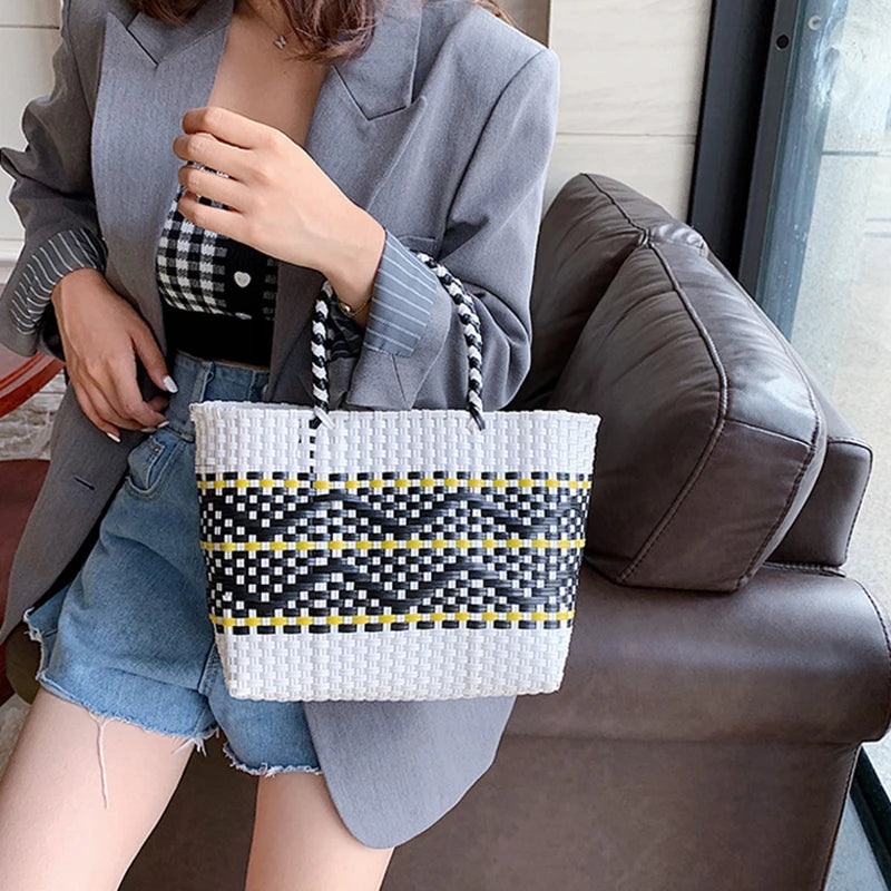 sac main plastique tissé géométrique polyvalent femme moderne noir blanc jaune bleu turquoise poches