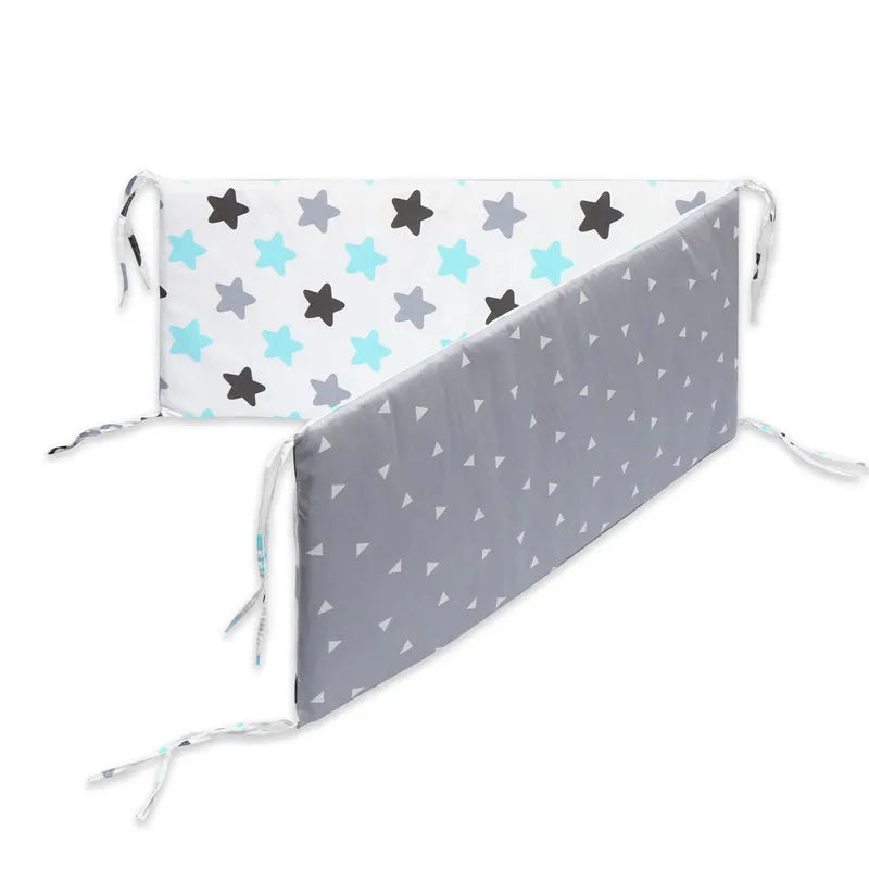 barrière lit bébé gris rose blanc bleu flamants roses licornes étoiles géométriques floraux