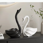 décoration intérieure statuette cygne noir blanc moderne élégante vase fleuri minimaliste
