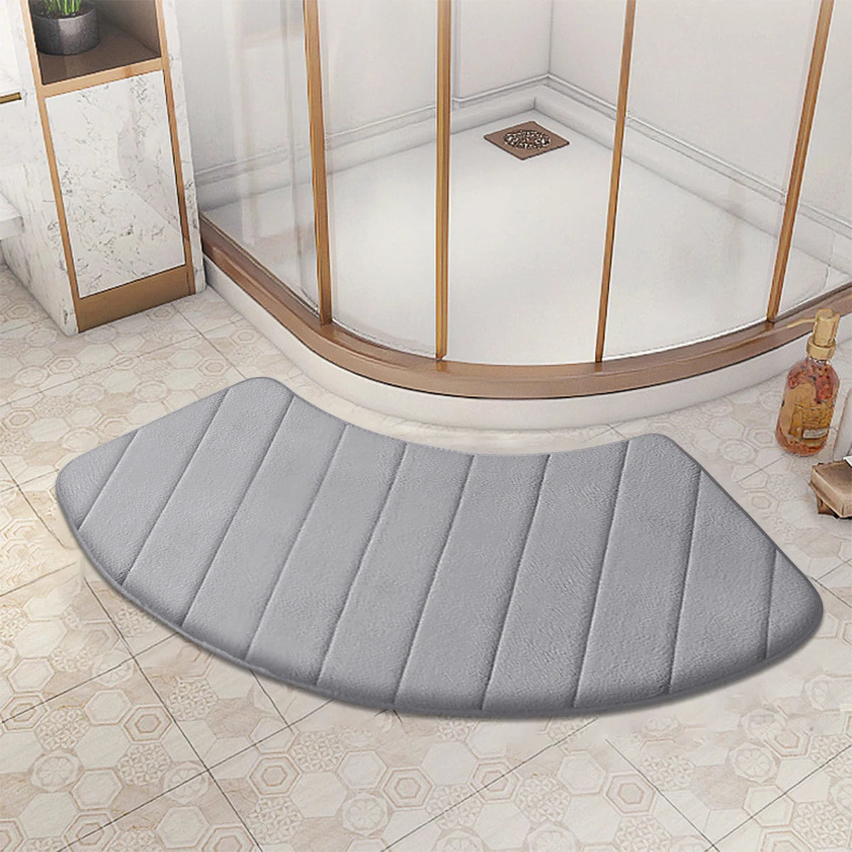 tapis bain gris motif fleurs noires texture douce moderne absorbant polyester 60x140cm