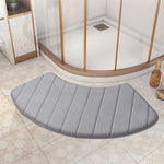 tapis bain gris motif fleurs noires texture douce moderne absorbant polyester 60x140cm