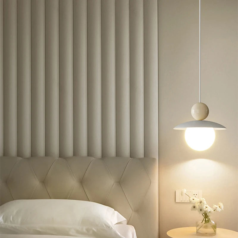 suspension lumineuse moderne blanc rond métal fixation câble opacité intérieur salon chambre étude