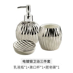 ensemble bain moderne or noir blanc distributeur savon tasse plateau élégant