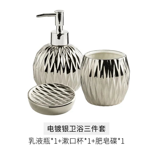 ensemble bain moderne or noir blanc distributeur savon tasse plateau élégant