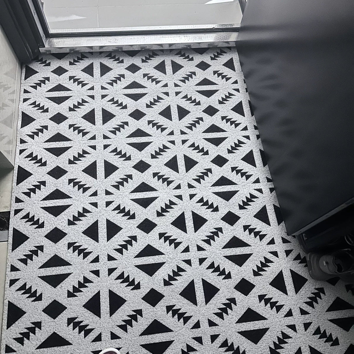 tapis porte géométrique blanc noir imperméable antidérapant moderne adhésif extérieur résistant