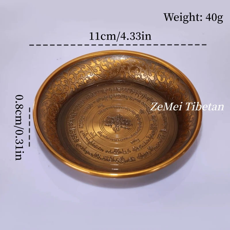 assiettes decoratives ornementales emailees motifs floraux geometriques opalescentes artisanat traditionnel bouddhiste