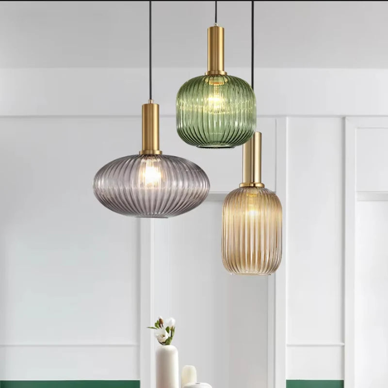 suspension lumineuse moderne vert rayures opacité câble noir gris beige chambre salon
