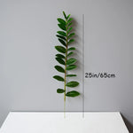 plantes artificielles branches vertes feuilles simples extérieur moderne pot blanc exposé