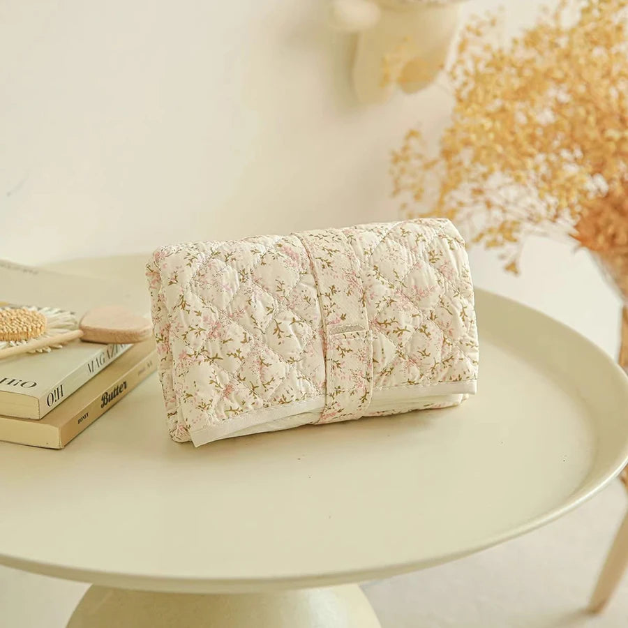tapis bébé couverture douce quilté imprimé floral moderne blanc rose pâle portable pliable houssable