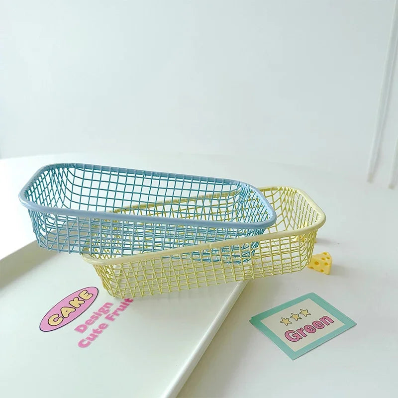 paniers rangement maille fine moderne bleu clair jaune clair rose pâle maison papeterie maquillage