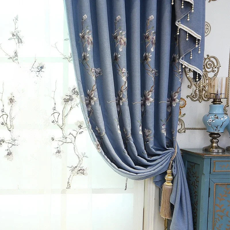 rideau bleu brodé fleurs classique opaque maison bleu clair franges