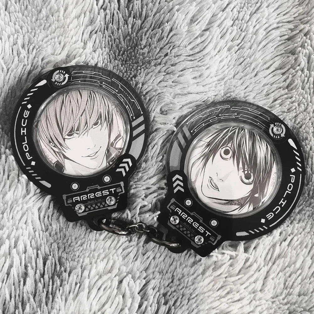 cadre photo manchette police illustration anime moderne opacité noir chaines métalliques