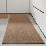 Tapis de cuisine antidérapant en lin beige devant un évier moderne
