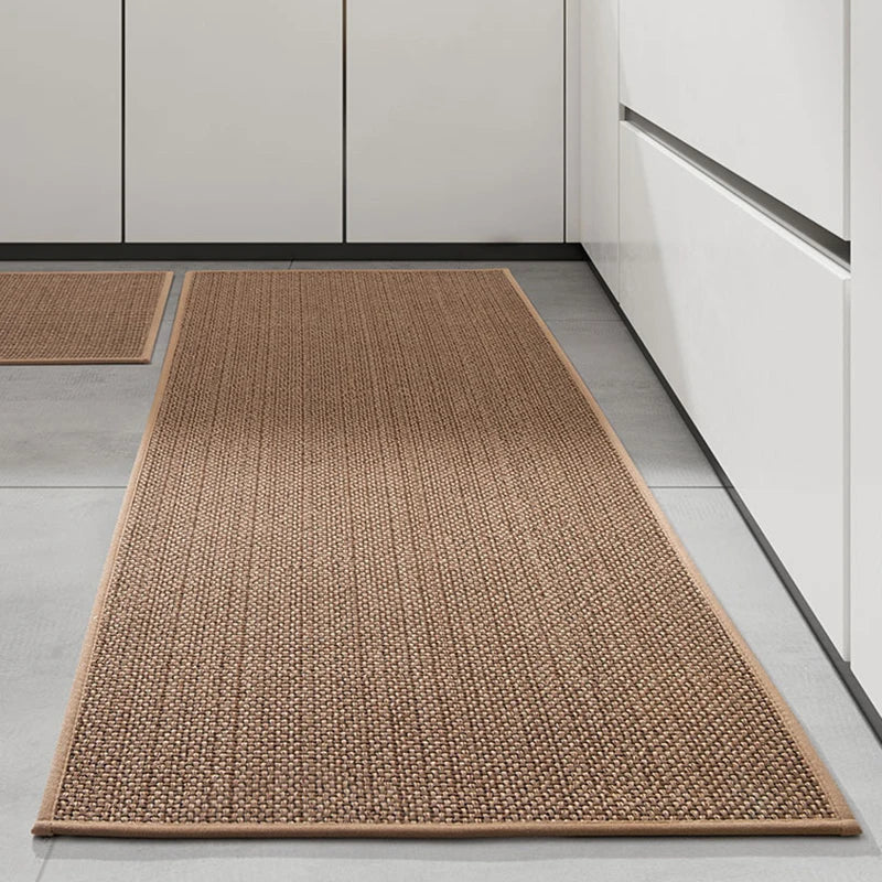 Tapis de cuisine antidérapant en lin beige devant un évier moderne