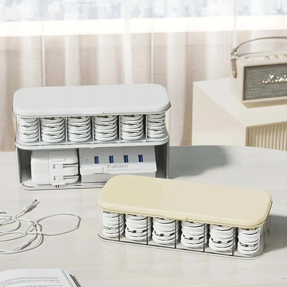 boîte rangement câbles chargeurs usb smartphone transparent moderne blanc