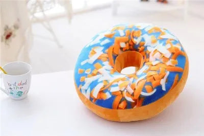 coussin donut forme ronde peluche animée couleurs variées glaçage sucre coloré décoration intérieure sofa
