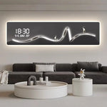 Horloge murale bleue au-dessus d'une console en bois