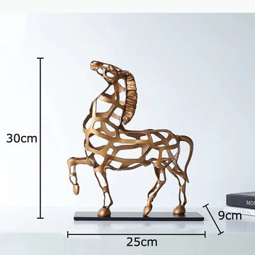 chevaux sculptés bronze doré structure ajourée géométrique moderne décoration chambre